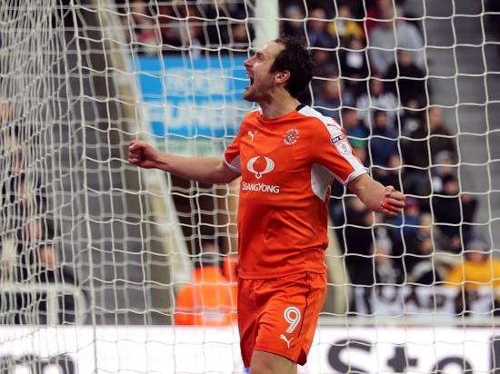 Luton return to top of League Two with win over Barnet