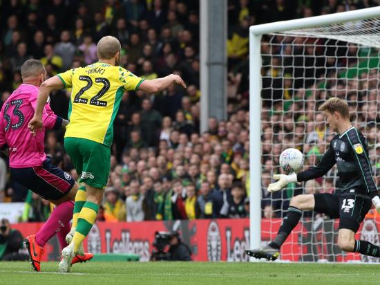 Pukki at the double as 10-man Norwich crush QPR