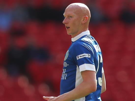Theo Archibald snatches late win for Macclesfield