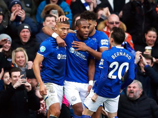Richarlison stunner helps Everton overcome Pickford howler to beat Palace