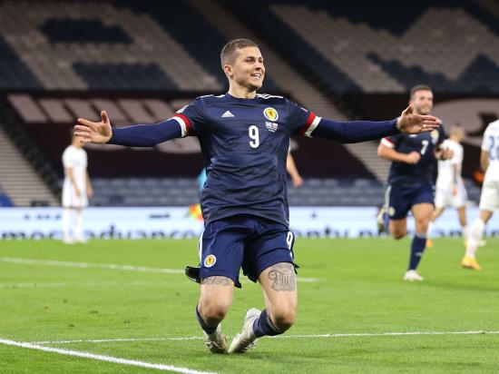 Lyndon Dykes strike keeps Scotland top of group after victory over Slovakia
