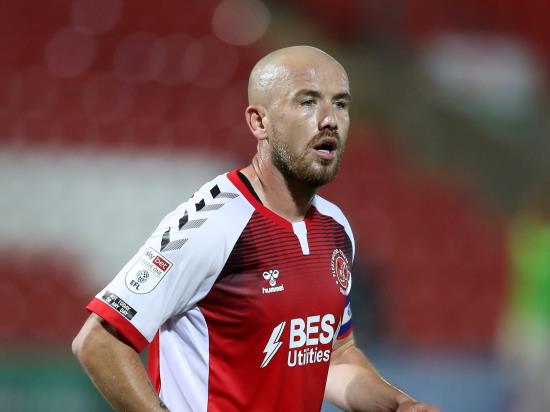 Paddy Madden and Ched Evans help Fleetwood beat 10-man Gillingham
