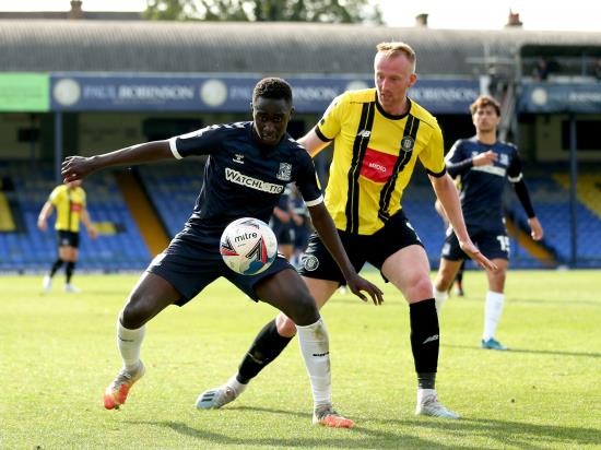 Elvis Bwomono available again for Southend after international duty