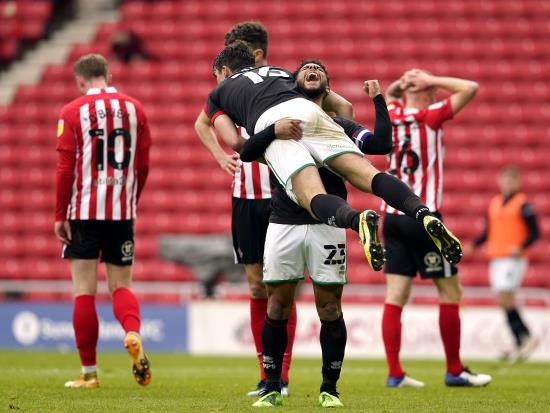 Lincoln withstand Sunderland fightback to reach League One play-off final