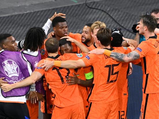 Denzel Dumfries goal gives Holland victory after battling Ukraine comeback