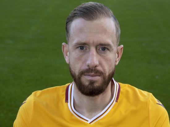 Kevin van Veen’s double fires Motherwell to win at Aberdeen