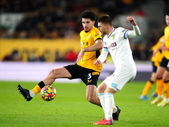 Burnley maintain their impressive record against Wolves with a draw at Molineux