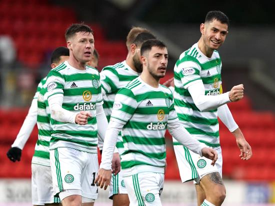 Postecoglou praises Celtic players for staying composed at ‘pretty chaotic’ time