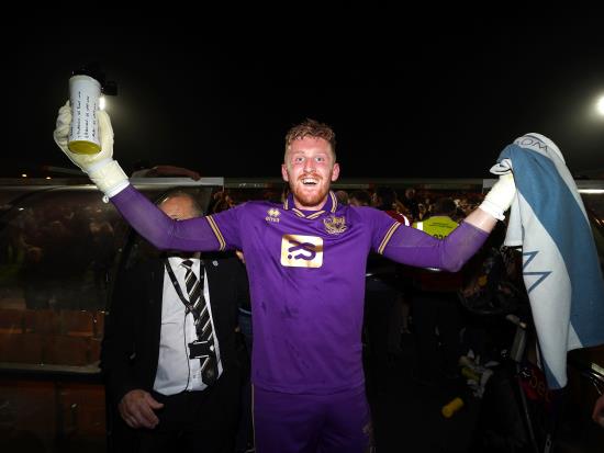 Port Vale prevail on penalties to reach play-off final against Mansfield