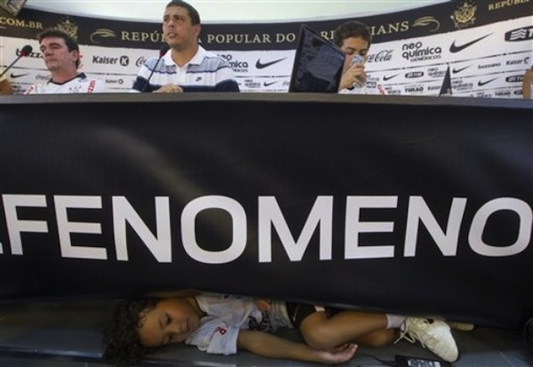 Ronaldo's son hiding under the table as his dad retires