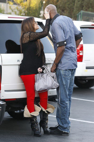 Khloe Kardashian And Lamar Odom Share a Kiss in Public