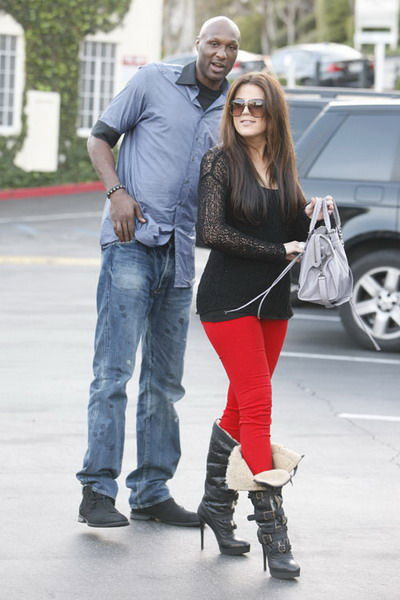 Khloe Kardashian And Lamar Odom Share a Kiss in Public