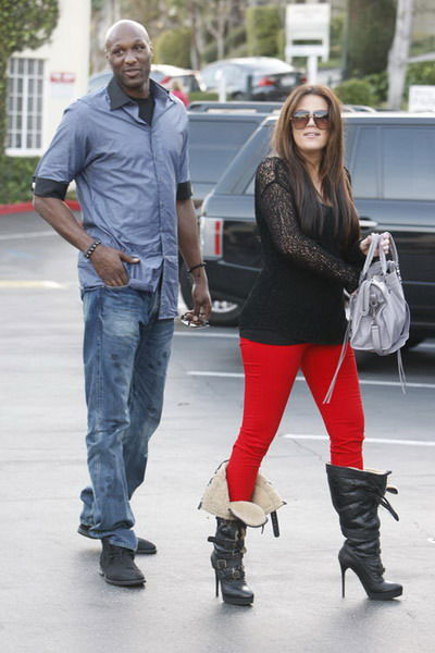 Khloe Kardashian And Lamar Odom Share a Kiss in Public