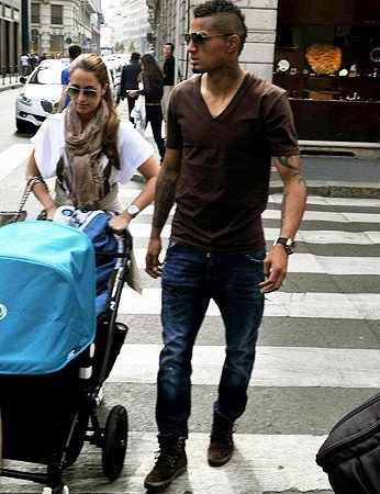 Ac Milan Player - Kevin Prince Boateng Had A Walk With His Family - 7m 