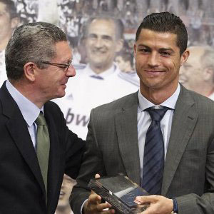 Ronaldo leads Messi in race for personal glory