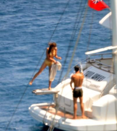 Ronaldo and his girlfriend were Hidden on the yacht