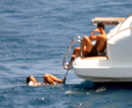 Ronaldo and his girlfriend were Hidden on the yacht