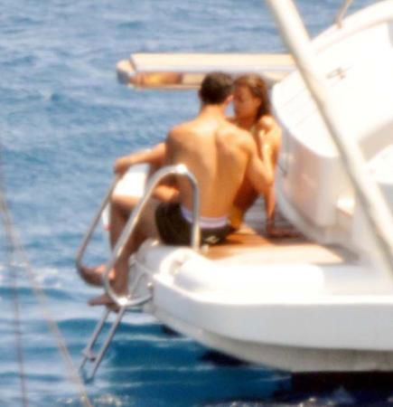 Ronaldo and his girlfriend were Hidden on the yacht