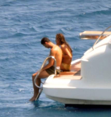 Ronaldo and his girlfriend were Hidden on the yacht