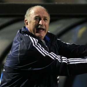 Scolari in angry exchange with fans
