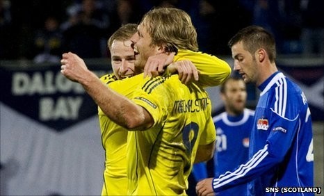 Mackail-Smith goal keeps Scots' Euro 2012 hopes alive