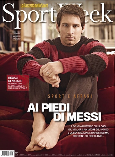 Messi takes photos for《SportsWeek》