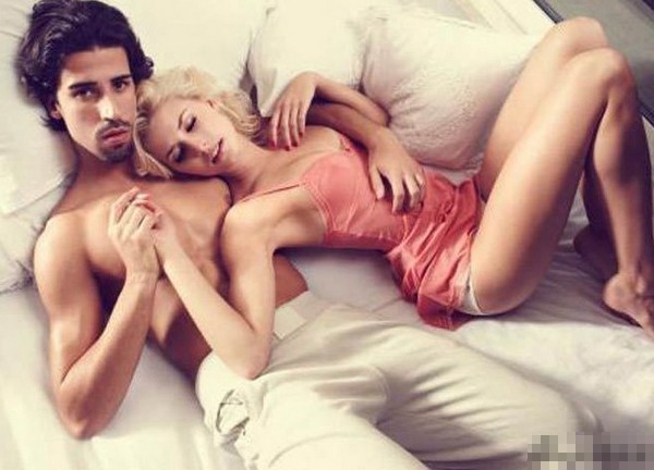 Sami Khedira and his girlfriend take photos for magazine