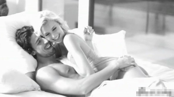 Sami Khedira and his girlfriend take photos for magazine