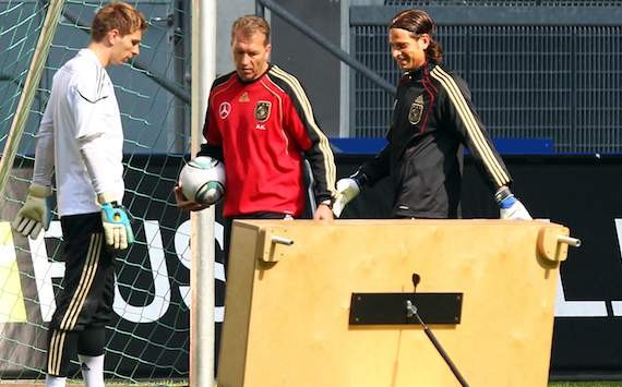 Ex-Manchester United goalkeeper Zieler could be cut from Germany's Euro 2012 squad