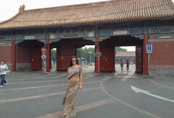 Irina Shayk pays a visit to Beijing