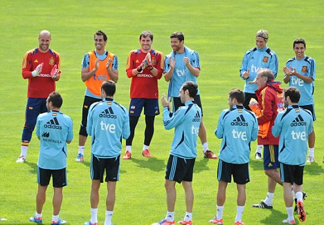 Spanish players banned from Twitter and Facebook during Euro 2012