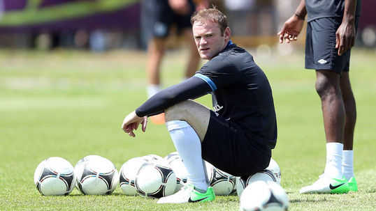 Hodgson warns rivals of Rooney's return
