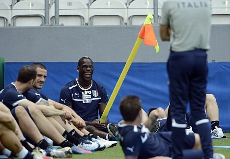 It's time you got serious, Mario! De Rossi tells Balotelli to grow up and fulfil his potential