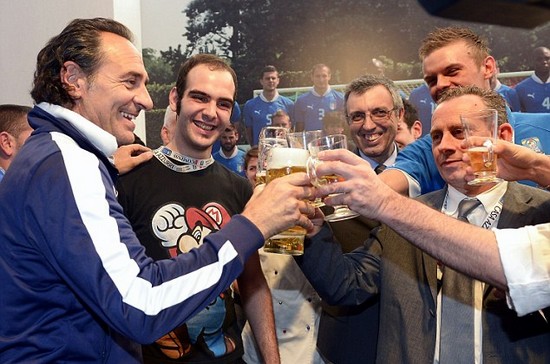 Are the Italians celebrating already? Boss Prandelli salutes Super Mario ahead of final