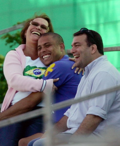 Mother-son bonding in world football