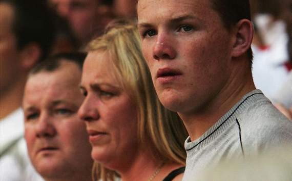 Mother-son bonding in world football