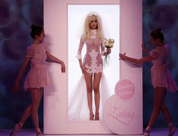 Ex-hooker Zahia Dehar hits Paris catwalk‎