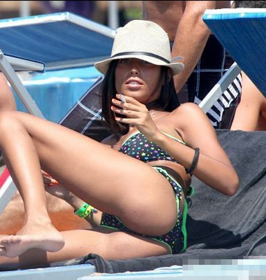 Alessandro Matri's girlfriend goes to the seaside for a holiday