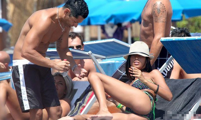 Alessandro Matri's girlfriend goes to the seaside for a holiday