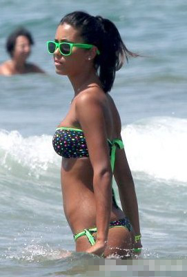 Alessandro Matri's girlfriend goes to the seaside for a holiday