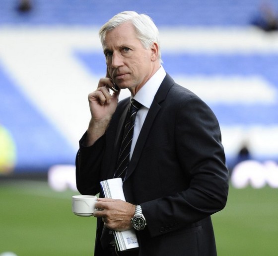 Newcastle open talks with five players as Alan Pardew plots late spending spree