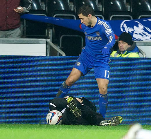 Hazard ballboy gets death threats as cops launch probe