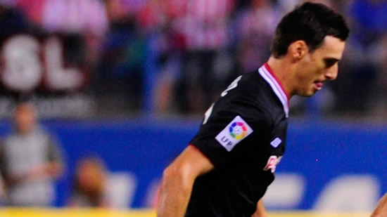 10-man Bilbao hang on against Rayo