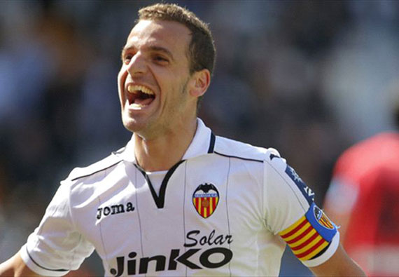 New-boy Soldado hopes 'great' Bale will stay at Tottenham