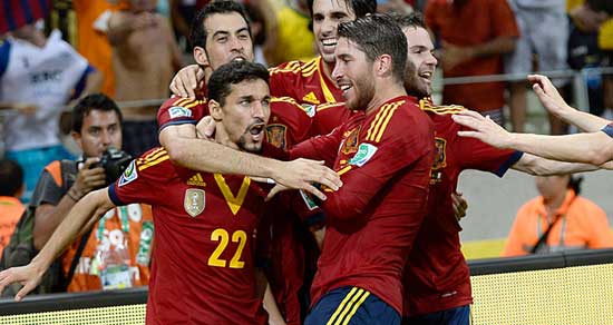 Jesus Navas' late goal earns Spain a 2-2 draw with Chile