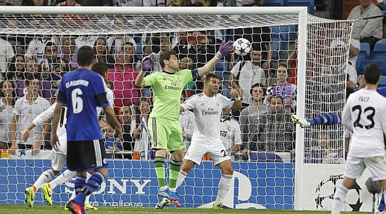 Casillas Receives Crowd Ovation after Three Saves - The return of Saint Iker