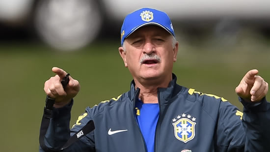 World Cup: Brazil boss Luiz Felipe Scolari staying with team despite family death