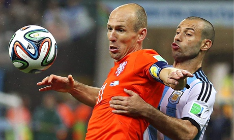 Holland’s stifling tactics divert support to leave Arjen Robben isolated