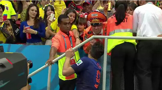 Robin van Persie gave his medal & captain’s armband to Dutch super fan the Oranje Generaal