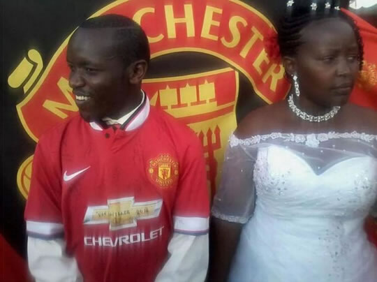 Diehard Man United fan in Kenya dedicated his wedding to his club. Wife looked chuffed